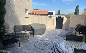 Charmant logement avec un extérieur et un jacuzzi