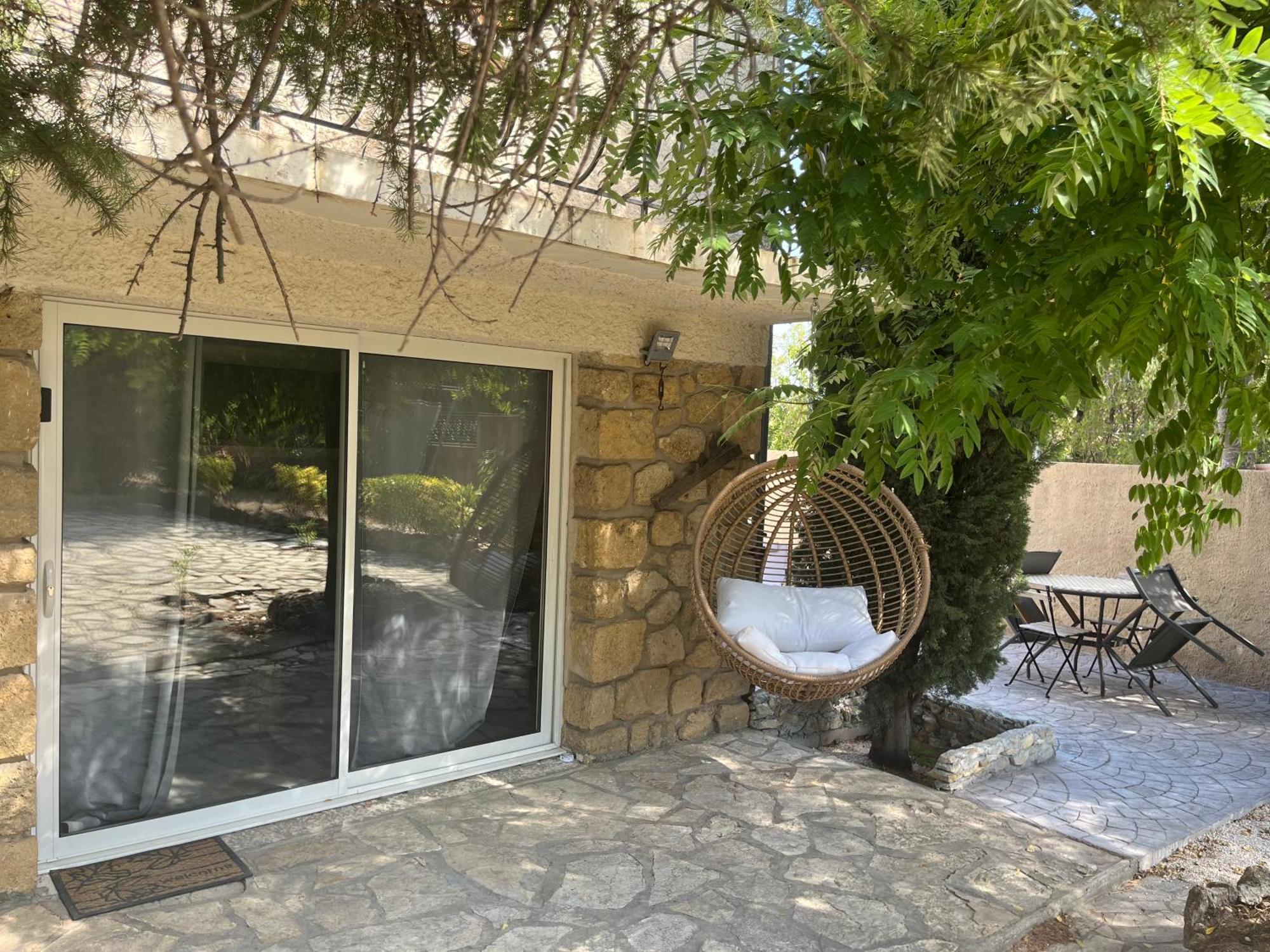 Charmant logement avec un extérieur et un jacuzzi Lançon-Provence Extérieur photo